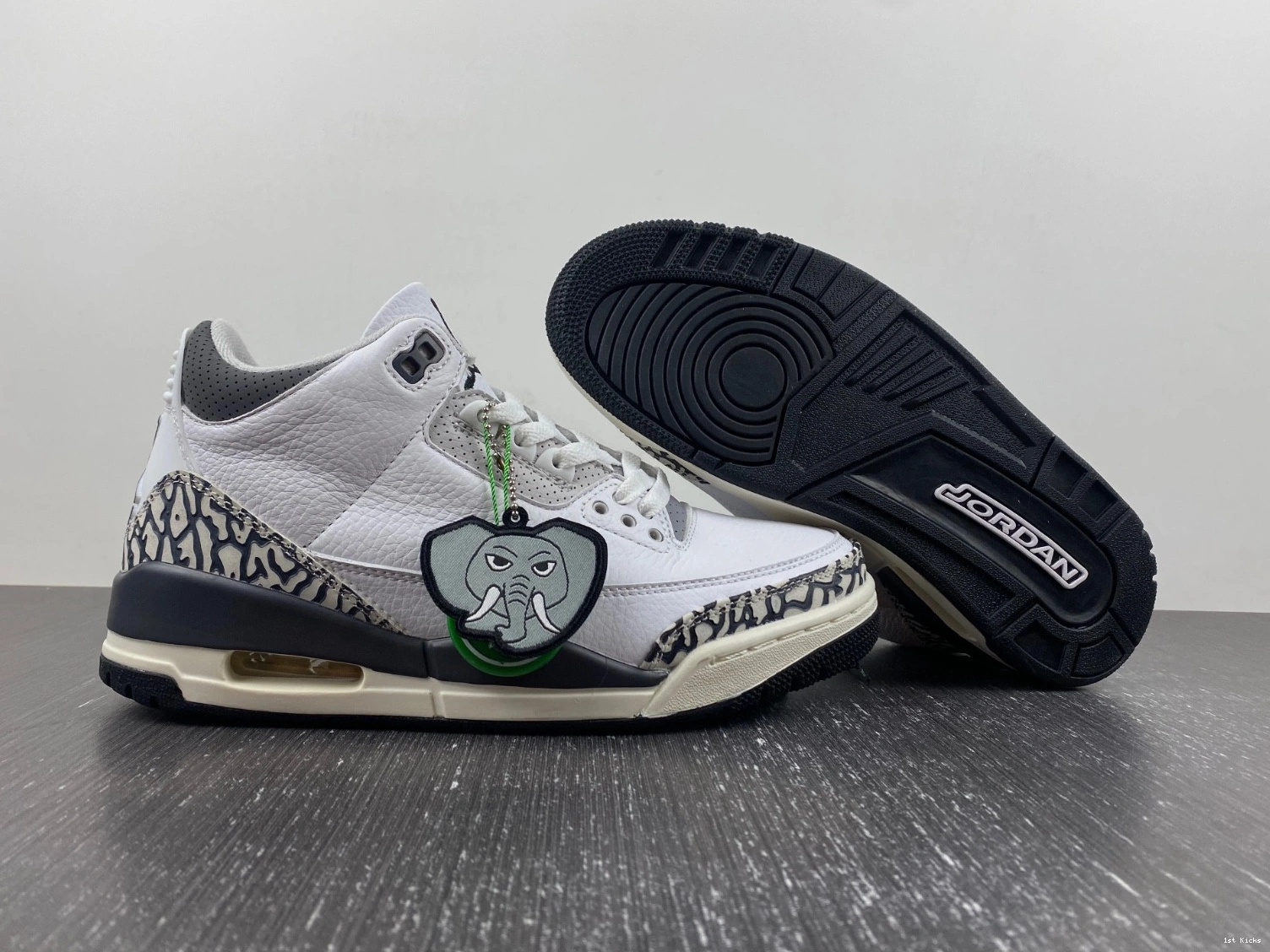 Sneak Hide 3 N' - (GS) Jordan DX6665-100 Retro 0515